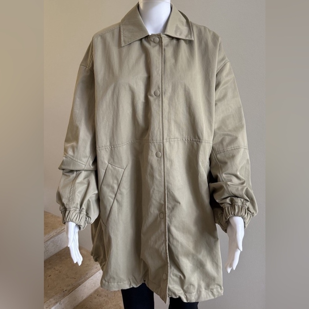 Lululemon - Lightweight Oversized  Coaches Jacket - Picture 4 of 9